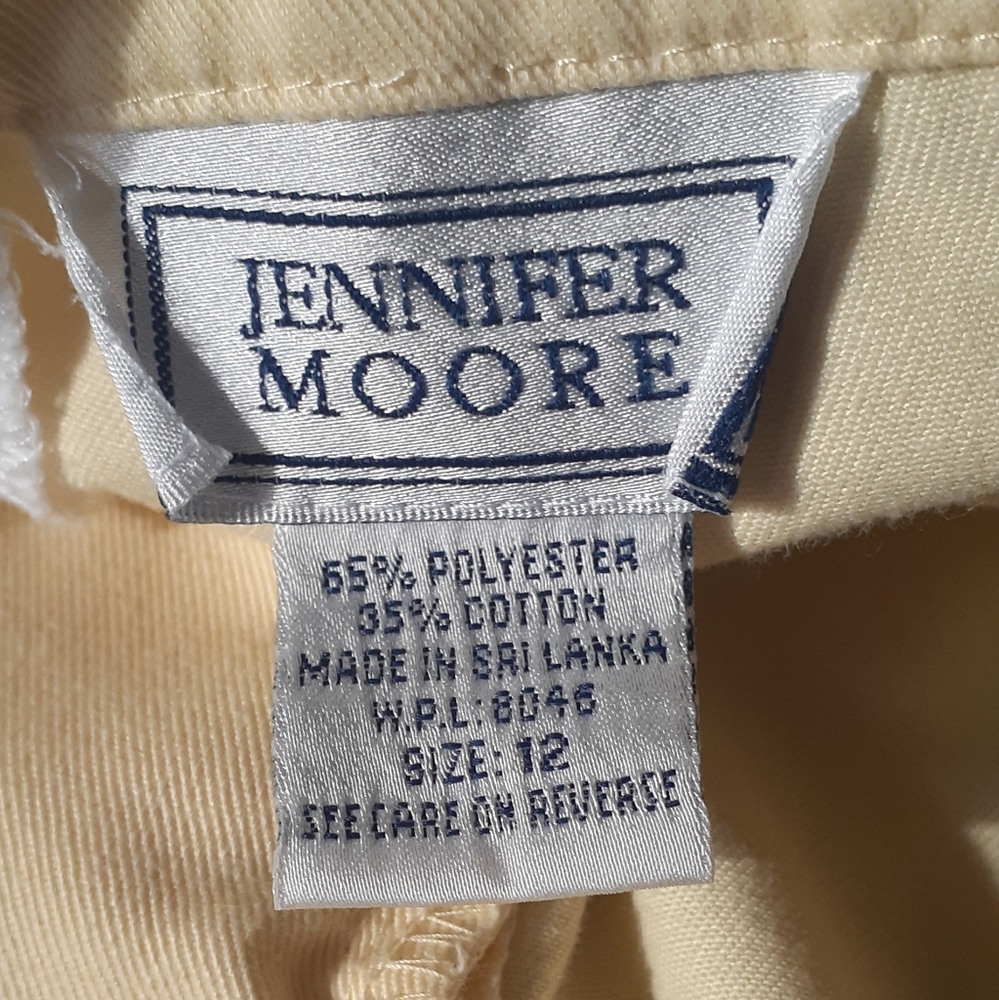 Jennifer Moore - Picture 3 of 5